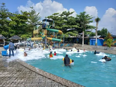 Kolam Renang Jambangan Permai